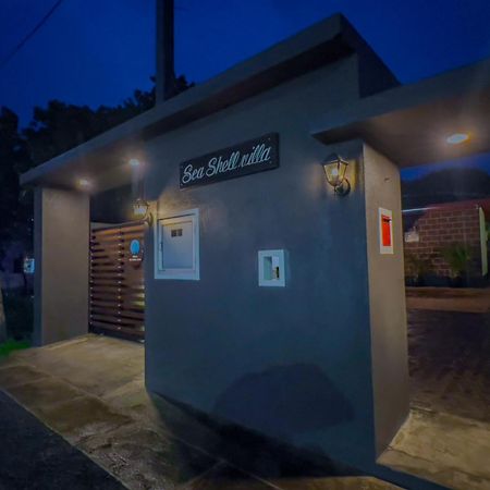 Sea Shell Villa Hikkaduwa 2 Separate Cabanas Ocean Front Villa 外观 照片