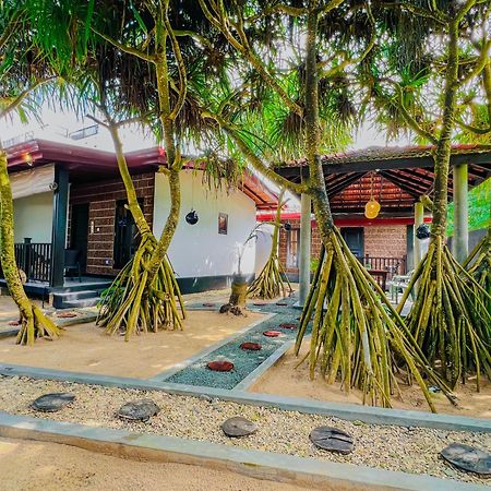 Sea Shell Villa Hikkaduwa 2 Separate Cabanas Ocean Front Villa 外观 照片
