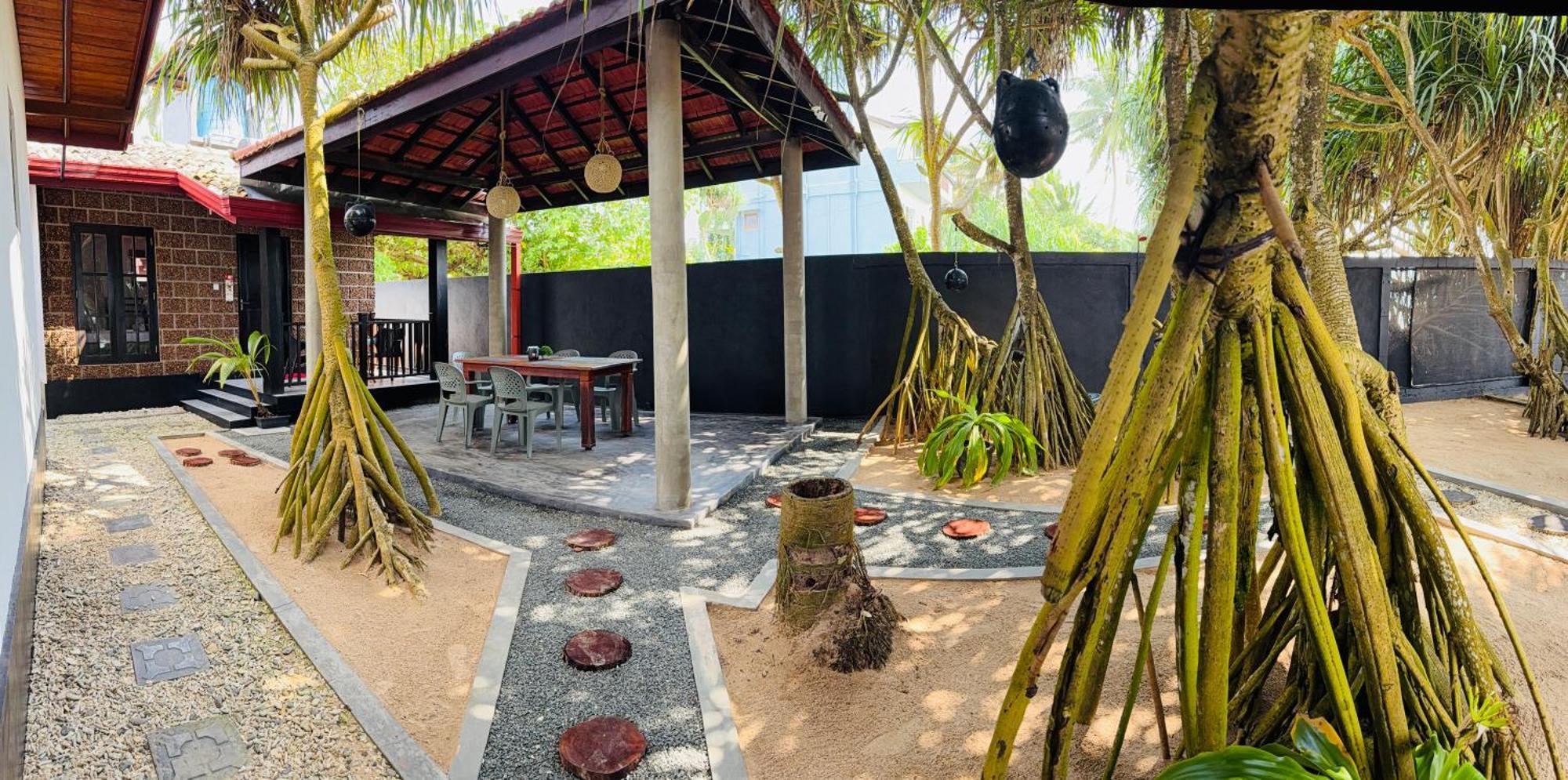 Sea Shell Villa Hikkaduwa 2 Separate Cabanas Ocean Front Villa 外观 照片