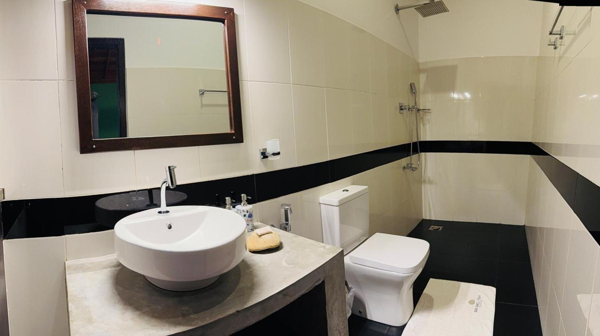 Sea Shell Villa Hikkaduwa 2 Separate Cabanas Ocean Front Villa 外观 照片
