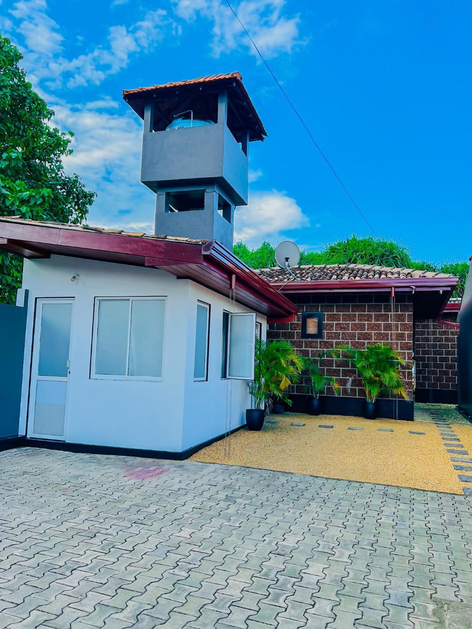 Sea Shell Villa Hikkaduwa 2 Separate Cabanas Ocean Front Villa 外观 照片