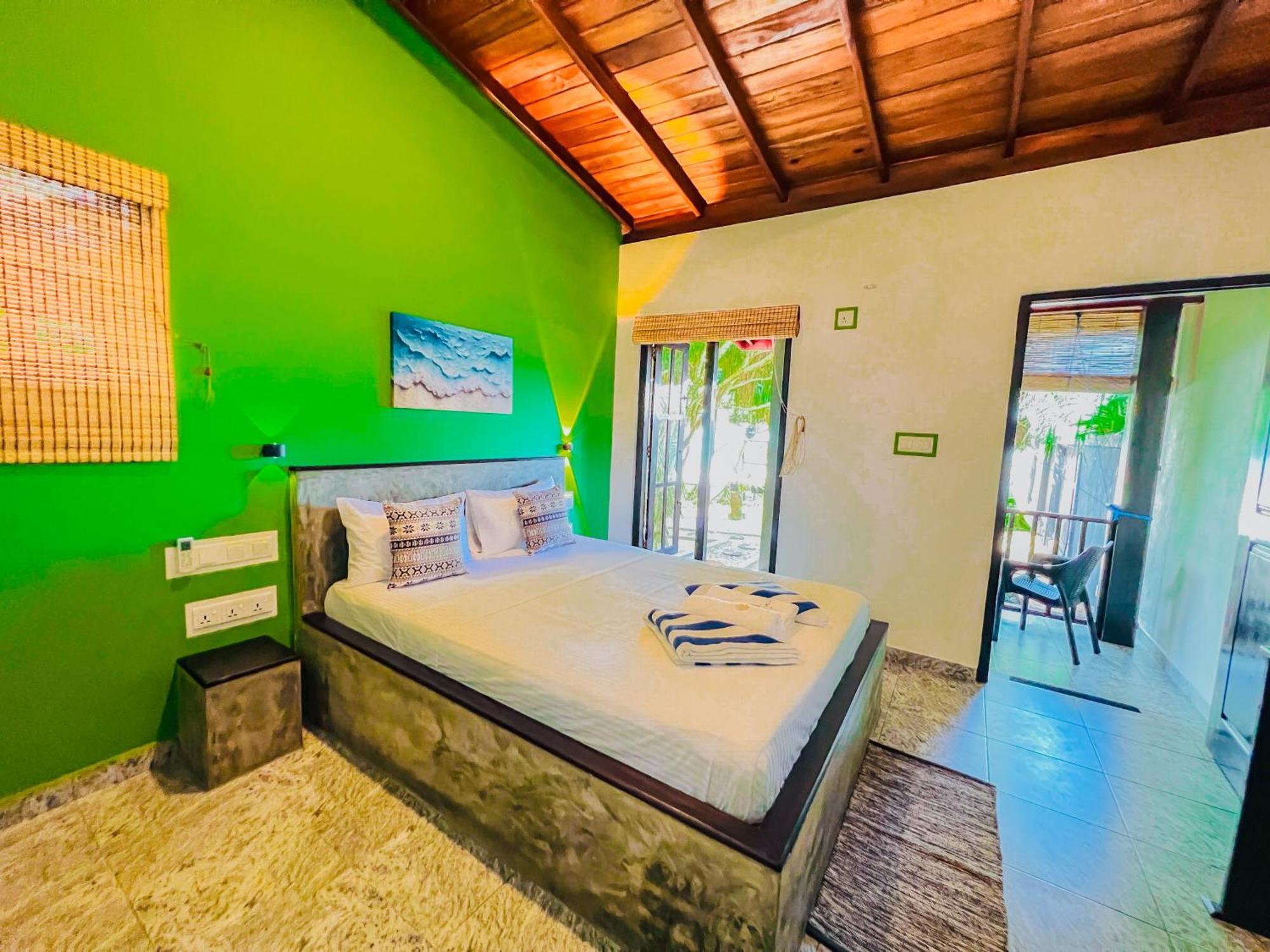 Sea Shell Villa Hikkaduwa 2 Separate Cabanas Ocean Front Villa 外观 照片
