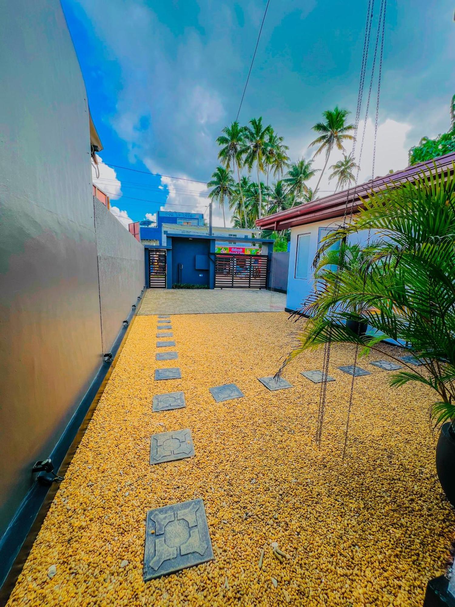 Sea Shell Villa Hikkaduwa 2 Separate Cabanas Ocean Front Villa 外观 照片